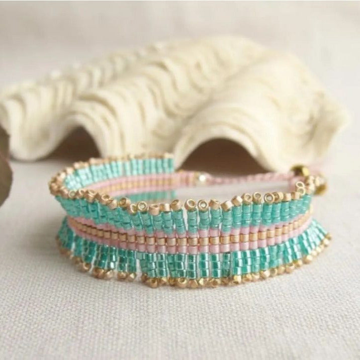 Pulsera Miyuki ancha tejida a mano en turquesa, rosa pastel y dorado